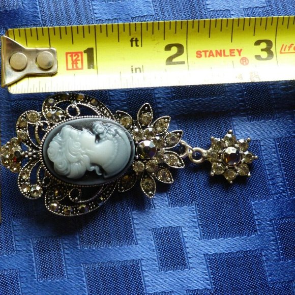 GOTH VICTORIAN VAMPIRE SILVER FAUX MARCASITE CRYSTAL BLUE CAMEO PIN BROOCH - Picture 11 of 11